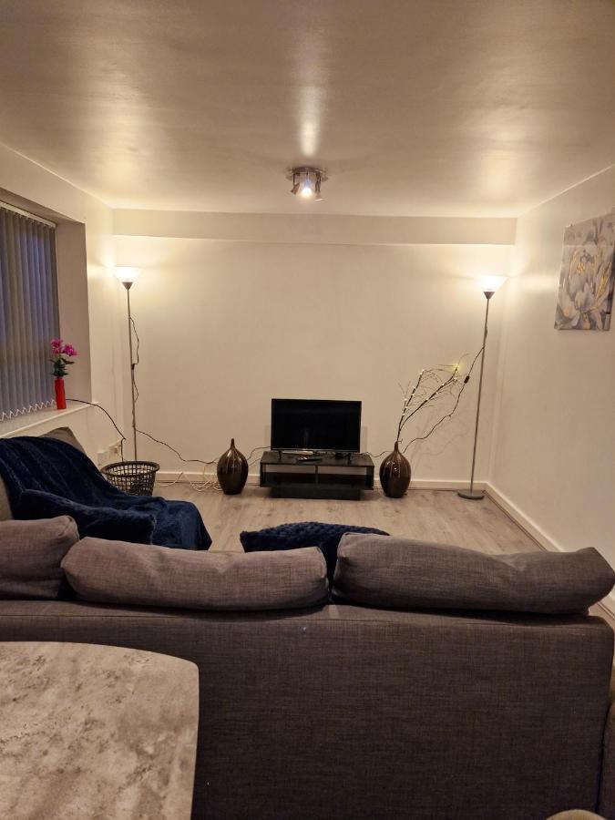 Spacious Apartment For Holiday And Contractor Groups In Salford - Private Parking - By Nmb Serviced Accommodation Manchester Exterior foto